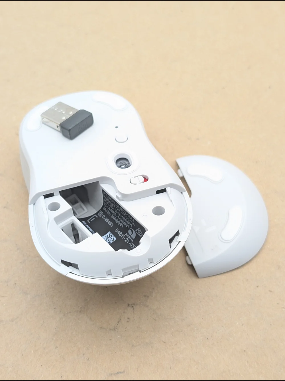 ​Logitech Signature M650 Wireless Mouse White - With USB Dongle (No Battery)